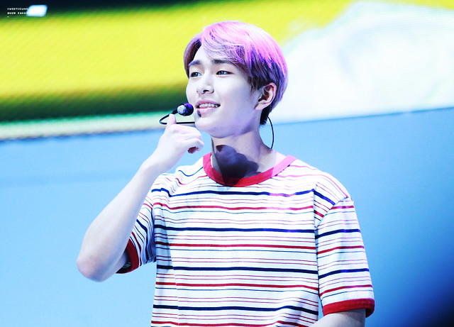 150528 Onew @ Samsung Play the Challenge 18251177250_40c9982238_z